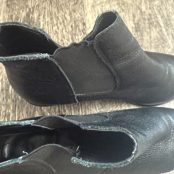 MARC FISHER Black Heeled Ankle Bootie 8.5 - Picture 3 of 8